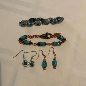 Turquoise Bead Jewelry Set - Women's Bracelet & Earrings